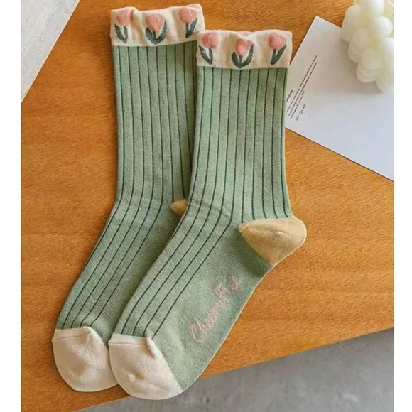 Cozy Floral Textured Color Block Socks Set - Picture 4 of 7